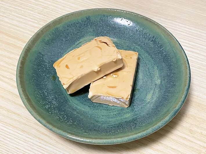 チーズと豆腐が茶色に染まる　さっぱり風味の『調味料』に一晩漬けてみたら…