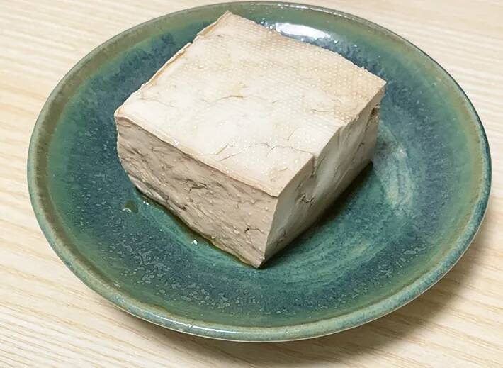チーズと豆腐が茶色に染まる　さっぱり風味の『調味料』に一晩漬けてみたら…