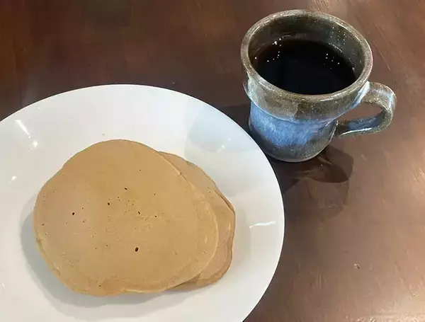 「ホットケーキミックスにコーヒーをたっぷり注ぐ　フライパンで焼いてみたら…」の画像