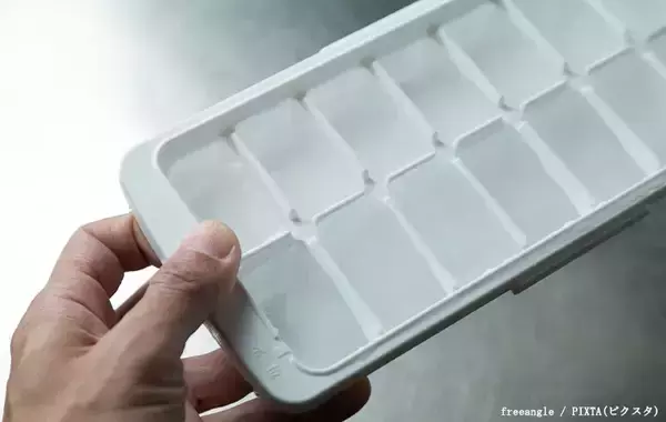 「家で作った氷、白っぽいのはなぜ？　なるべく透明にするコツは」の画像