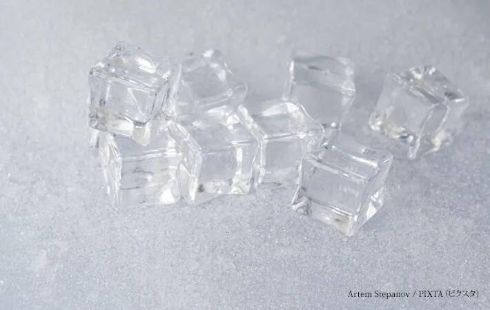 家で作った氷、白っぽいのはなぜ？　なるべく透明にするコツは