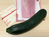 「ズッキーニを主役に！　材料3つ、挟んで焼くだけのレシピに「外れない味」「これだけで満足」」の画像1
