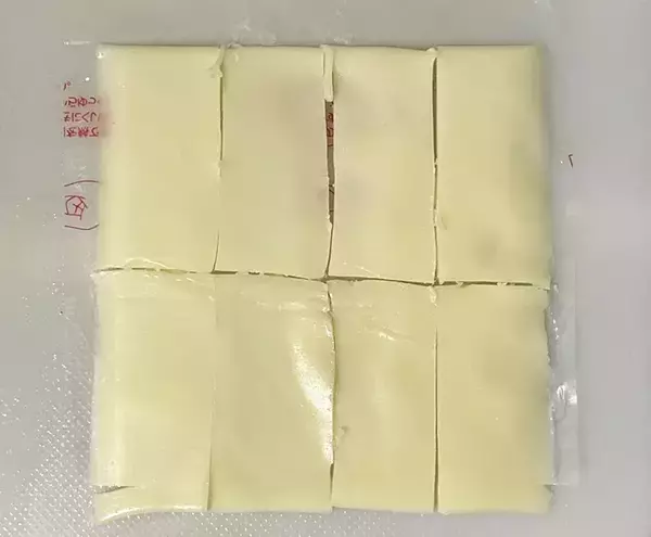「ズッキーニを主役に！　材料3つ、挟んで焼くだけのレシピに「外れない味」「これだけで満足」」の画像
