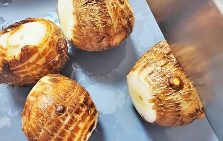 里芋が秒で消える？　煮物じゃない調理法に、子供が「明日も作って！」【脱マンネリレシピ】