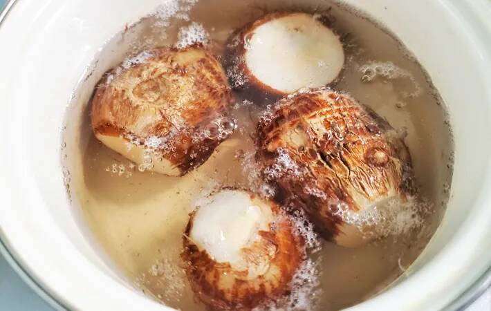 里芋が秒で消える？　煮物じゃない調理法に、子供が「明日も作って！」【脱マンネリレシピ】