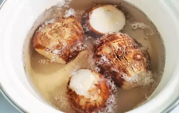 「里芋が秒で消える？　煮物じゃない調理法に、子供が「明日も作って！」【脱マンネリレシピ】」の画像