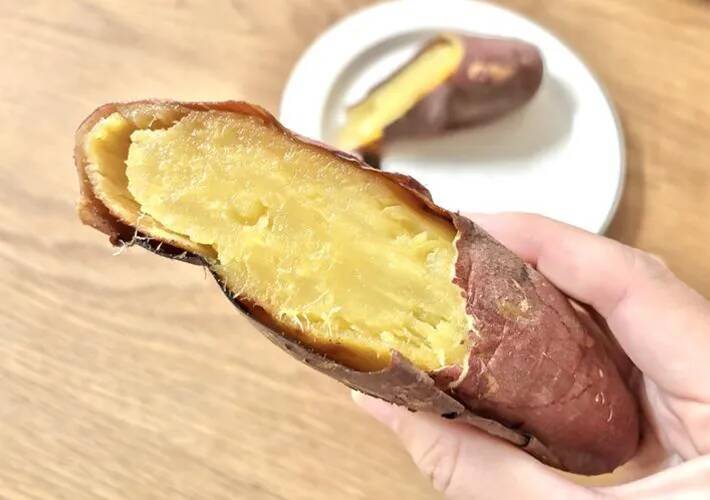 【食べ比べ】ドンキとイオンの焼き芋はどう違う？　2本を食べ比べた結果は