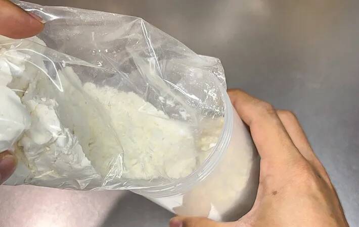 泡立て器もボウルもポイッ！　ホットケーキミックスは『プロテインシェイカー』で振るのが大正解【ダイソー】