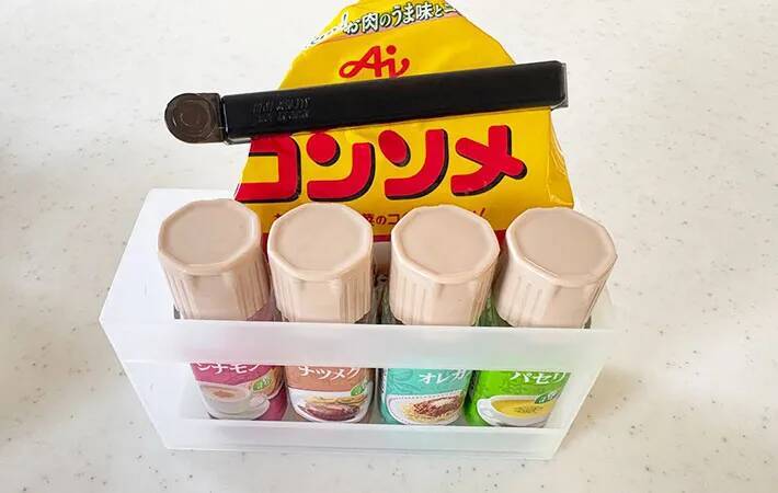 無印で買った『250円のメイク用ケース』　思わぬ活用法で「狭いキッチンが快適！」