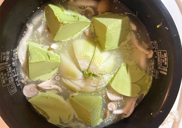 炊飯器に『緑のアレ』を投入　明治の炊き込みレシピに「これはこれでアリ！」