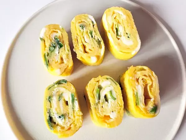 玉子焼きに『1本』刻んで入れてみて！　思わぬ具材に「ネギより好きかも」