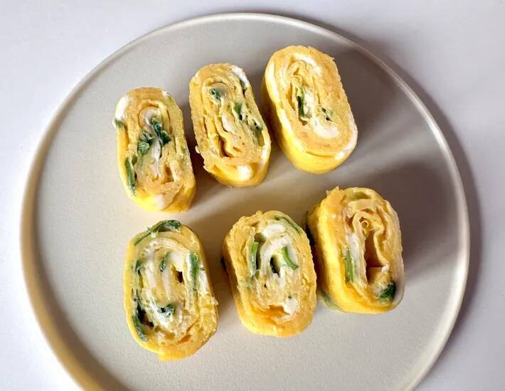 玉子焼きに『1本』刻んで入れてみて！　思わぬ具材に「ネギより好きかも」