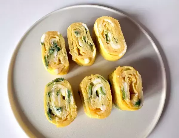 「玉子焼きに『1本』刻んで入れてみて！　思わぬ具材に「ネギより好きかも」」の画像