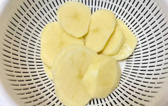 鮭とジャガイモを焼いて『小さじ2杯』　完成した一皿に息子が「これウマい！」