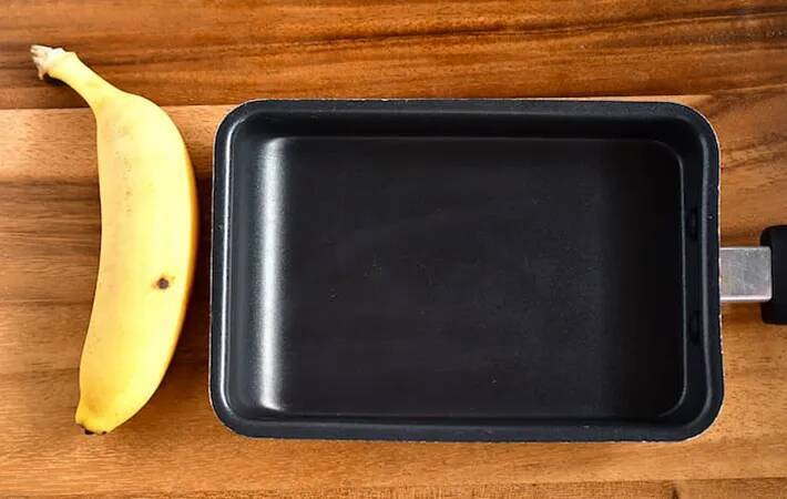 ホットケーキに『1本』のせるだけ！　くるくる巻いたら「シロップなくても甘い」【管理栄養士のレシピ】