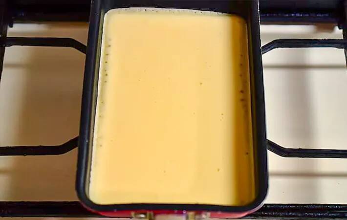 ホットケーキに『1本』のせるだけ！　くるくる巻いたら「シロップなくても甘い」【管理栄養士のレシピ】
