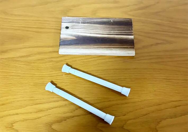 便器横の『デッドスペース』を有効活用！　5分でミニ棚を作る収納術に「座布団3枚！」