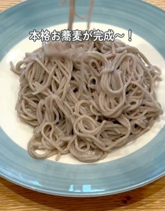 市販のそばをゆでる時に『油』を入れると？　仕上がりに「驚いた」「すぐ試す」