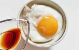 「卵1個で完成！　子供がハマる『おかかの目玉焼き丼』の作り方」の画像4