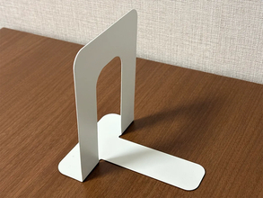 100均で買ったブックエンド　並べて使うと…？意外な収納法に目からウロコ