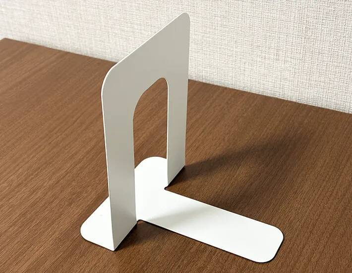 100均で買ったブックエンド　並べて使うと…？意外な収納法に目からウロコ