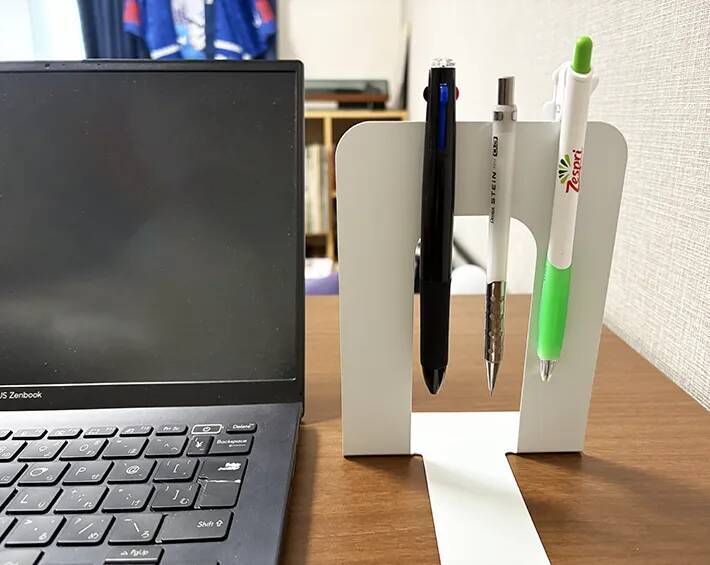 100均で買ったブックエンド　並べて使うと…？意外な収納法に目からウロコ