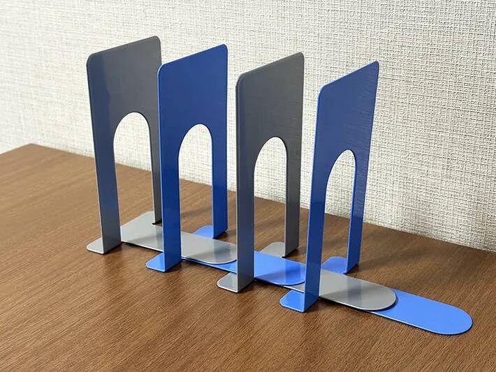 100均で買ったブックエンド　並べて使うと…？意外な収納法に目からウロコ