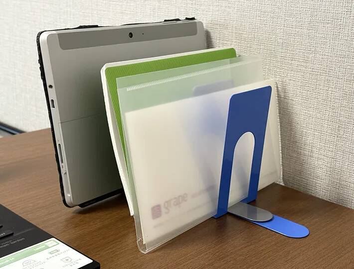 100均で買ったブックエンド　並べて使うと…？意外な収納法に目からウロコ