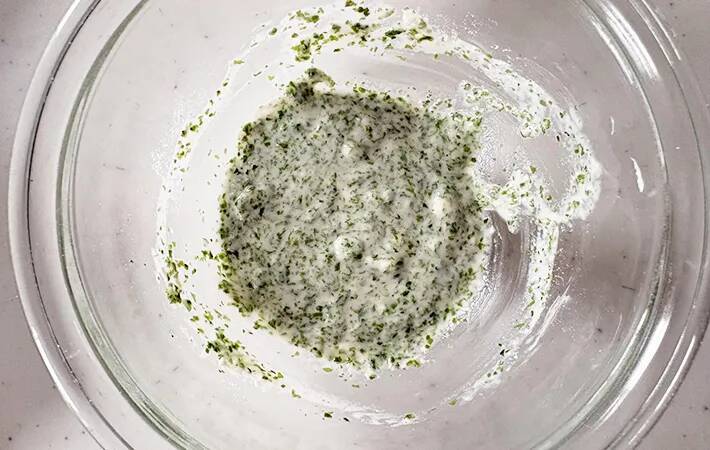 小さくカットした『ライスペーパー』　かき揚げを作る時に？「各段にやりやすい」