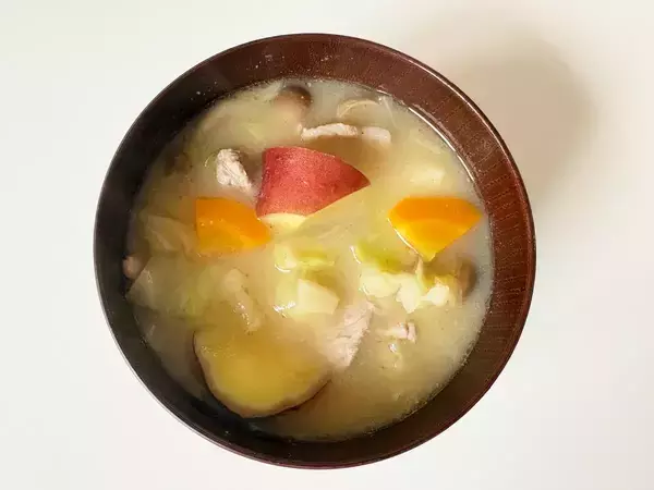 サツマイモを1本追加して　15分で作る『豚汁』に「満足感アップ」「芯から温まる」