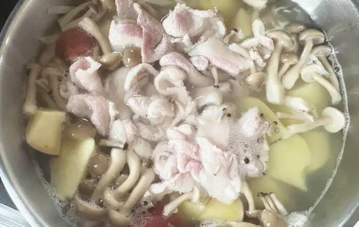 サツマイモを1本追加して　15分で作る『豚汁』に「満足感アップ」「芯から温まる」