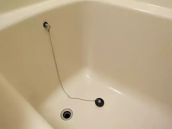 入浴後はすぐお湯を抜いて！　リクシルに聞いた「浴槽のざらつき予防」
