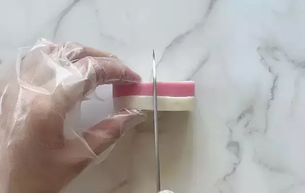 「おせちの紅白カマボコが一気に華やぐ！　実は簡単だった『基本の飾り切り』4種」の画像