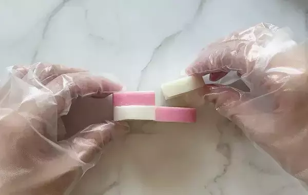 「おせちの紅白カマボコが一気に華やぐ！　実は簡単だった『基本の飾り切り』4種」の画像