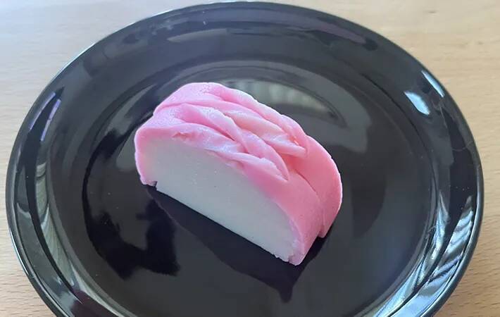 おせちの紅白カマボコが一気に華やぐ！　実は簡単だった『基本の飾り切り』4種