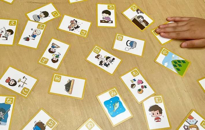 『ダイソー』のかるた　夏休み中の息子とやってみた「おうち時間の救世主」