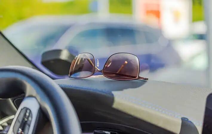 『偏光』と『調光』、何が違う？　運転中におすすめのサングラスは…