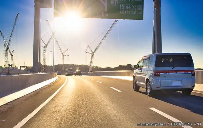 『偏光』と『調光』、何が違う？　運転中におすすめのサングラスは…