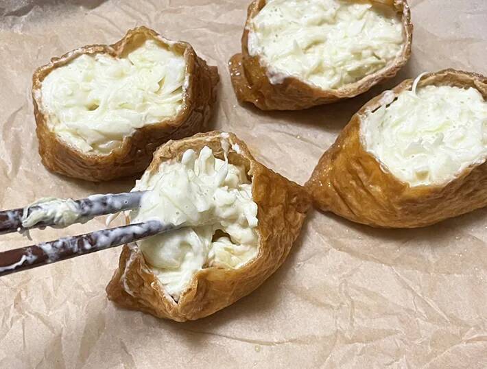 いなり寿司の皮が余ったら？　ボリューム満点の『おかず』レシピに「これ作るために買いたい」