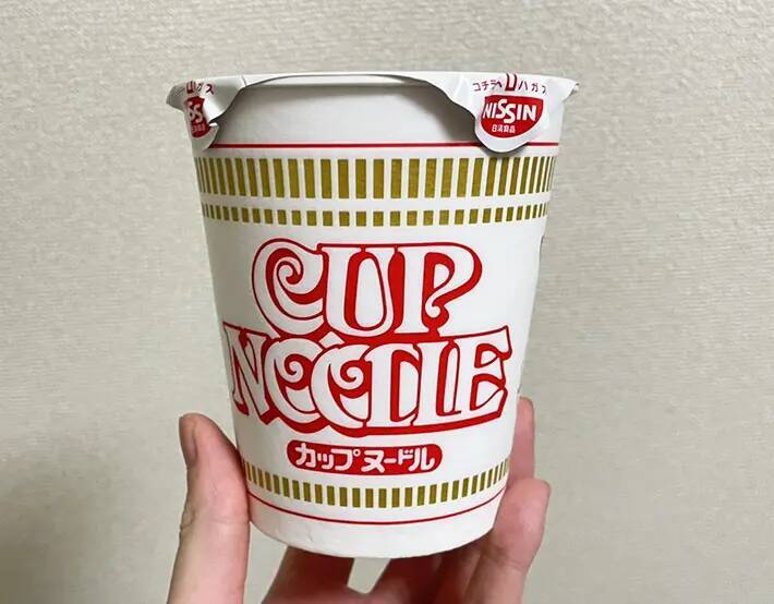 「担々麺っぽくなるよ」　カップヌードルの簡単アレンジに「材料2つ足すだけ」「いつもと雰囲気違う」