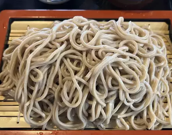 「家でゆでる『そば』が激変！　本格的な味になる意外なゆで方に「夏ずっとやる」【麺の調理テク4選】」の画像