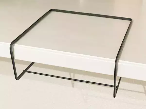 「100均のお皿用ラック、食器棚で使わず？　収納術に「何個も欲しくなる」」の画像