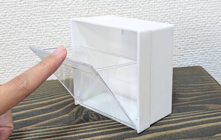 キッチンから玄関まで大活躍！　ダイソーに聞いた「マグネットつき100円収納」の活用法【4選】