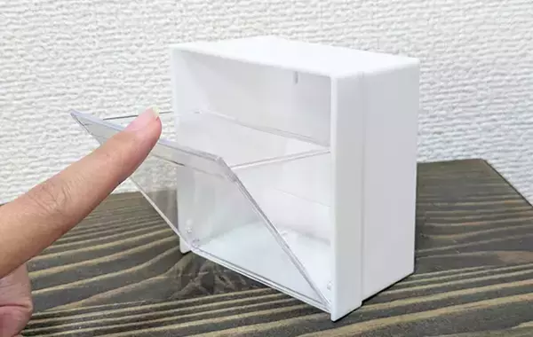 「キッチンから玄関まで大活躍！　ダイソーに聞いた「マグネットつき100円収納」の活用法【4選】」の画像