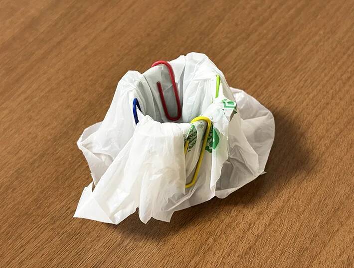 110円の『ゴミ箱』　机の上に置くと…？「実際に使える！」