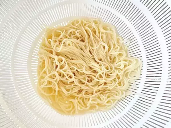 そうめんに『大さじ2杯』混ぜてみて！　めんつゆいらずの食べ方に「ありそうでなかった」
