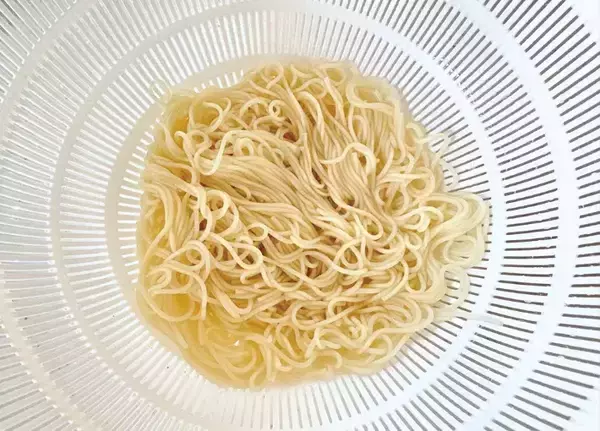 「そうめんに『大さじ2杯』混ぜてみて！　めんつゆいらずの食べ方に「ありそうでなかった」」の画像