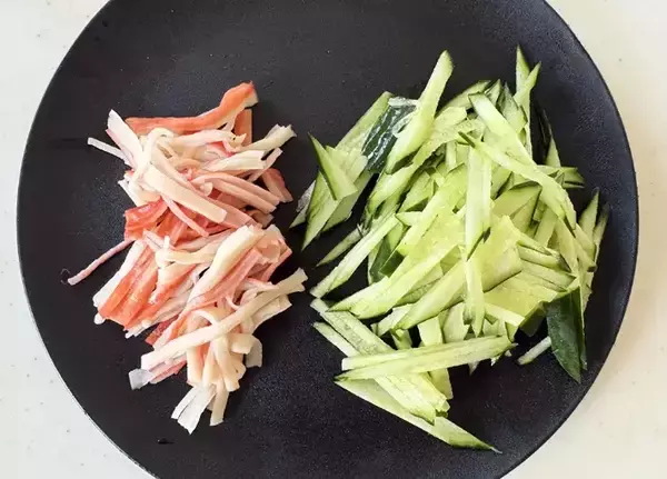「そうめんに『大さじ2杯』混ぜてみて！　めんつゆいらずの食べ方に「ありそうでなかった」」の画像