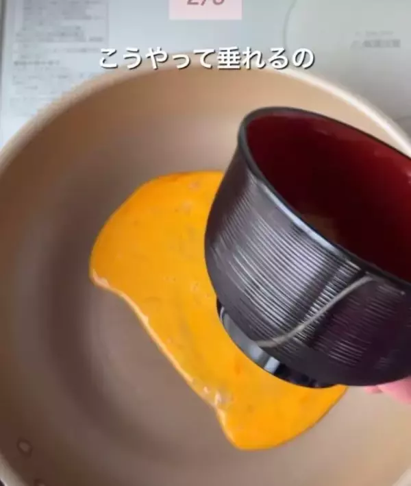 「カレーを美しく盛りつける裏技！　お玉の使い方に「たったそれだけで？」」の画像