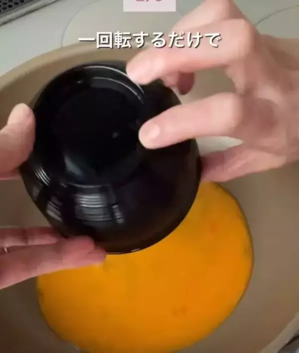 「カレーを美しく盛りつける裏技！　お玉の使い方に「たったそれだけで？」」の画像